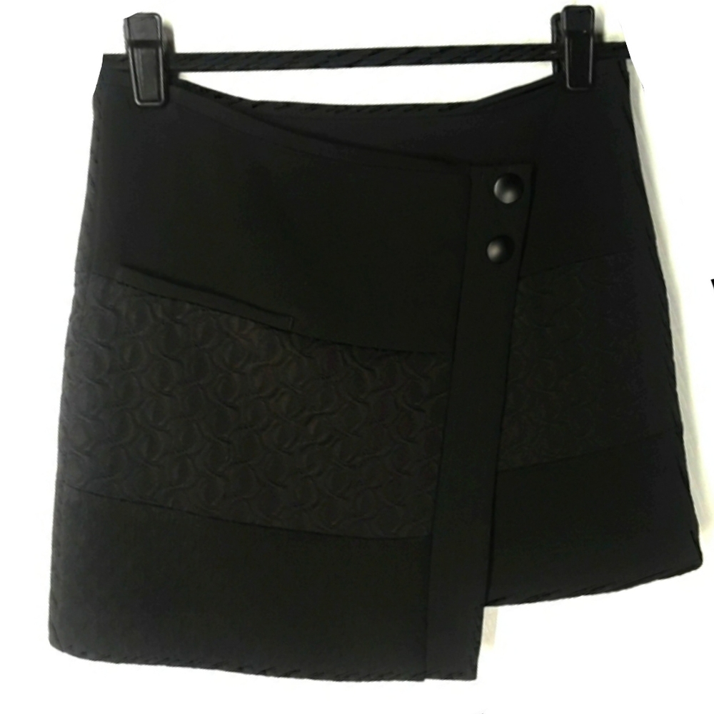 CAbi Black Quilt Textured Print Wrap Mini Skirt XSmall - Picture 12 of 14